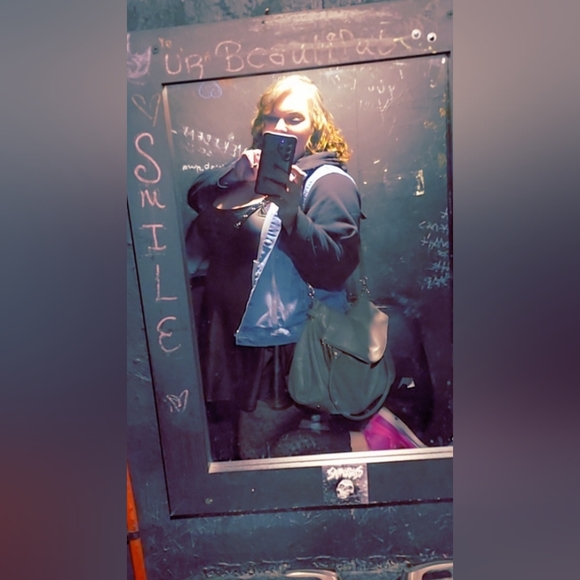 Meet your Posher, Leyna - Picture 11 of 14